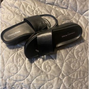 Donald Pilner Fifi sandals black 6.5